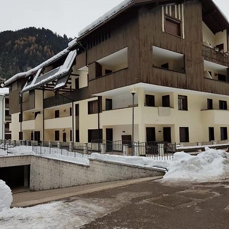 Des Alpes 1 Apartment Canazei Bagian luar foto